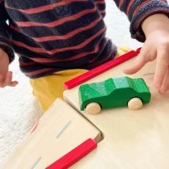 Spielzeugauto Holz grün